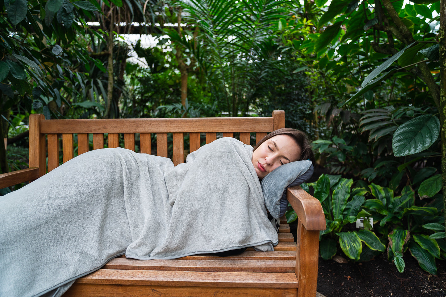 Altera la Vita Reise-Kissen Nackenkissen aus zerkleinertem Memory Foam - dadurch komprimierbar - für Flugzeug Bahn Auto Outdoor Camping, Ultraleicht klein kuschelweich